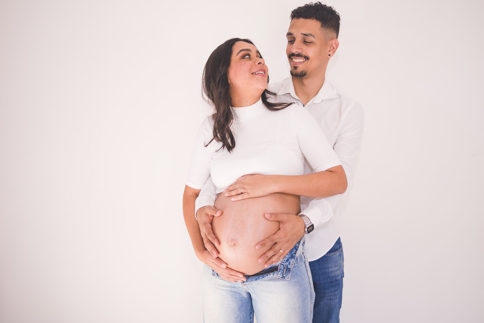 Ensaio fotográfico de gestante com casal em Bragança Paulista